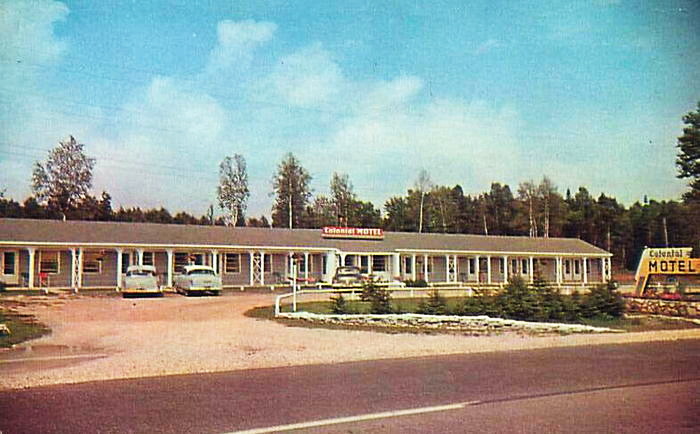 Colonial Motel - Old Postcard Photo Of Colonial (newer photo)